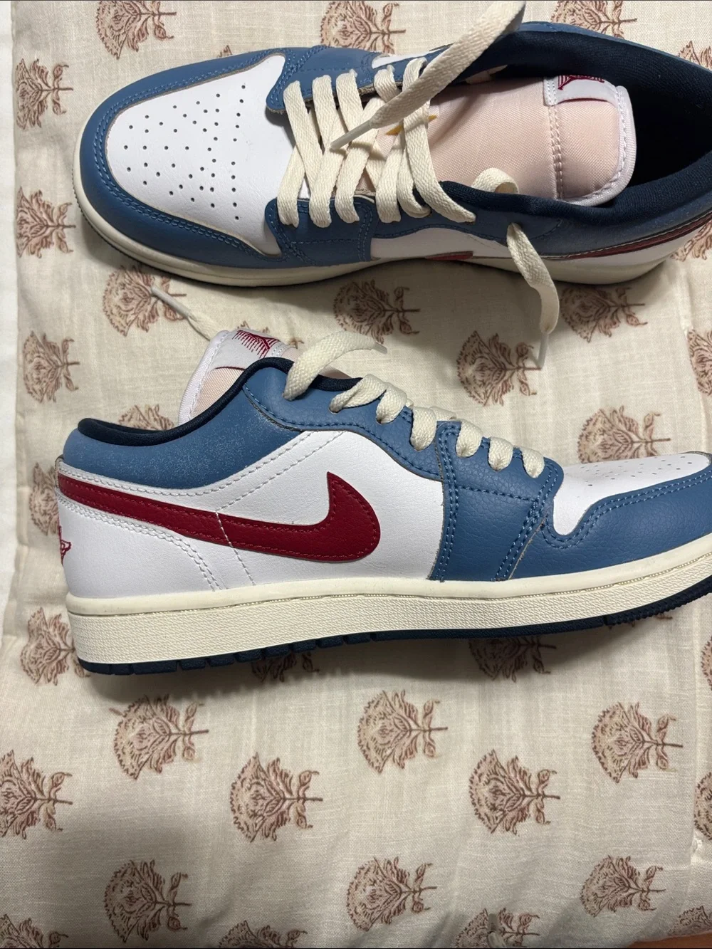 Nike Air Jordan men’s 6.5/womens 8 Low-Top Sneakers - never worn